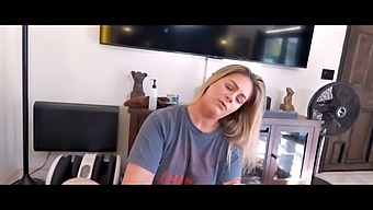 My Friend'S Divorced Mom Wants To Practice With Me - Clover Baltimore